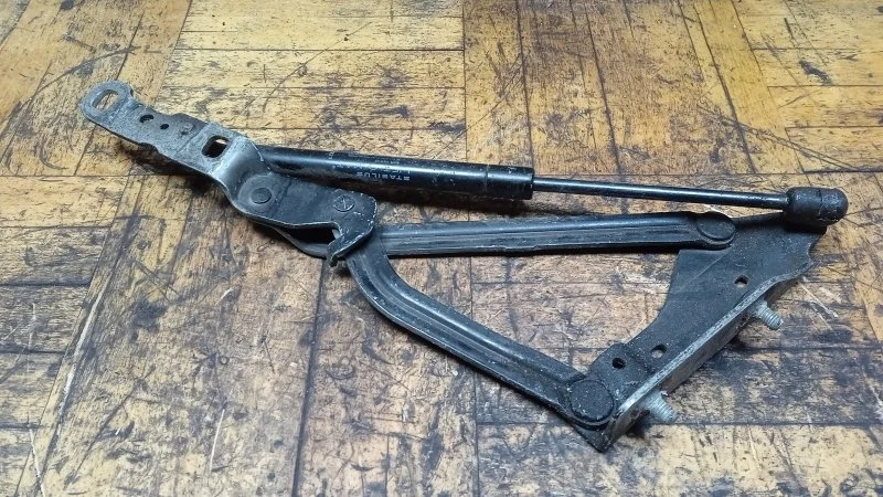 Петля крышки багажника Renault Megane 2003-2009