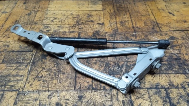 Петля крышки багажника Renault Megane 2 2003-2009