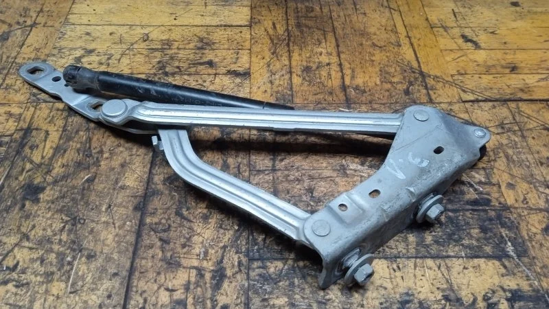 Петля крышки багажника Renault Megane 2 2003-2009