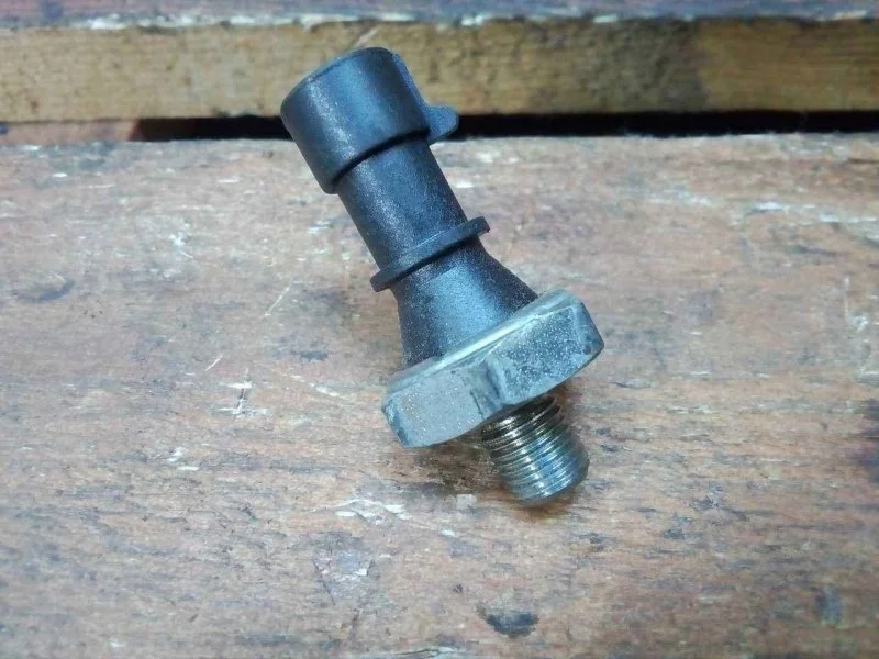 Датчик давления масла Opel Insignia 2008-2017