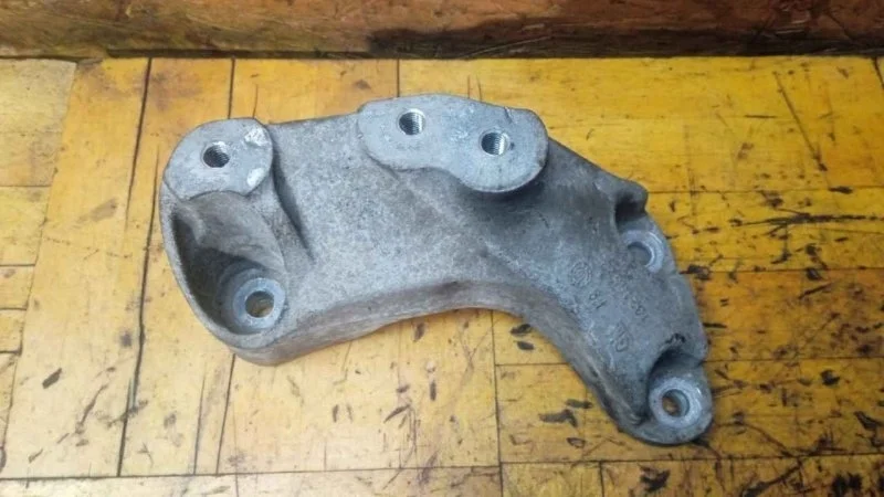 Кронштейн опоры двигателя Chevrolet Orlando 2011-2015