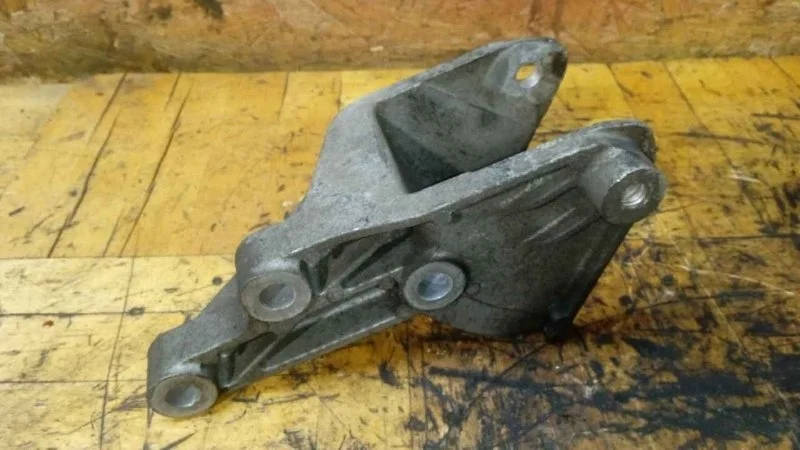 Кронштейн опоры двигателя Chevrolet Orlando 2011-2015