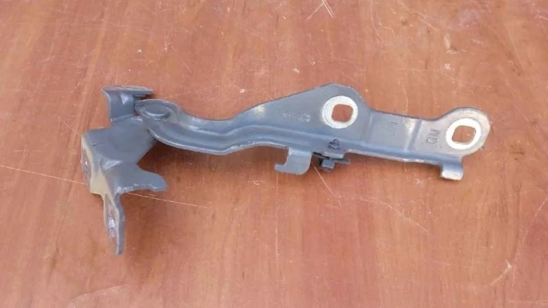 Петля капота Chevrolet Orlando 2011-2015