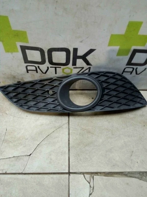 Решетка бампера Opel Astra 2010 H
