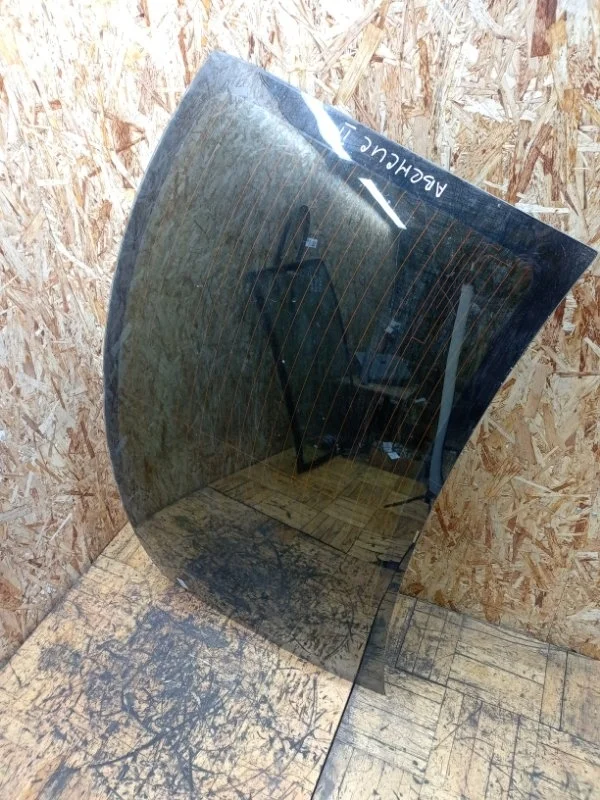 Стекло заднее Toyota Avensis 2003-2008