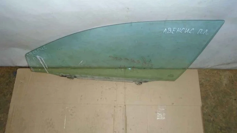 Стекло двери Toyota Avensis 2006