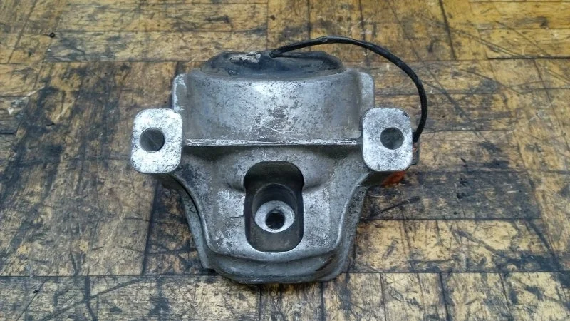 Опора двигателя Audi A4 2007-2015 B8
