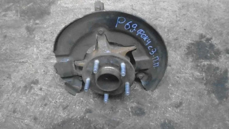 Кулак поворотный Ford Focus 2011-2019 3