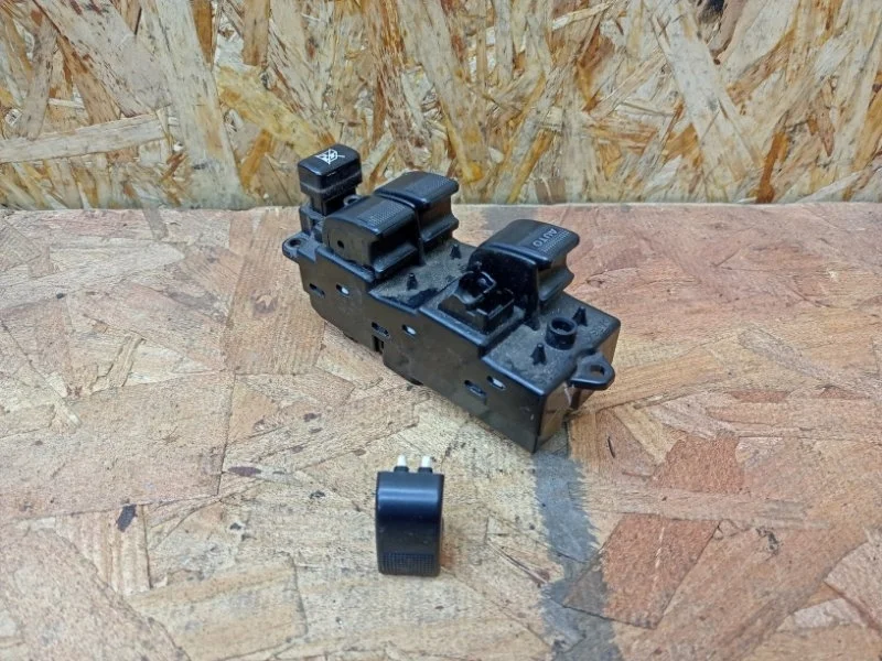 Блок управления стеклоподъемниками Mazda 6 2002-2007 GG