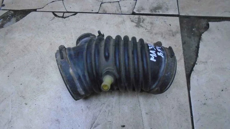 Патрубок воздушного фильтра Mazda 3 2002-2009 BK