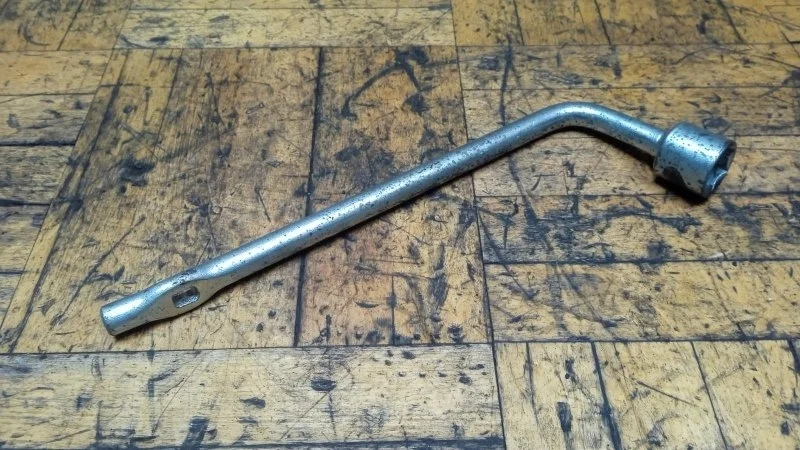 Ключ балонный Nissan X-Trail 2007-2014 T31