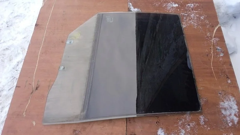 Стекло двери Ssang Yong Kyron 2005-2015