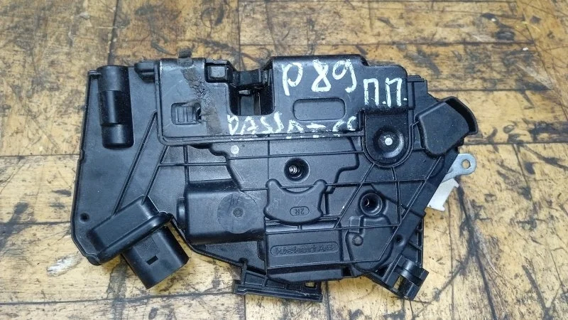 Замок двери Volkswagen Passat CC 2008-2017