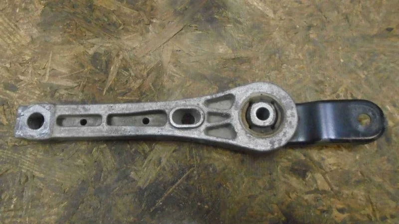 Опора двигателя Volkswagen Passat CC 2008-2017