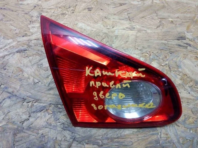 Фонарь внутренний Nissan Qashqai 2006-2014 J10