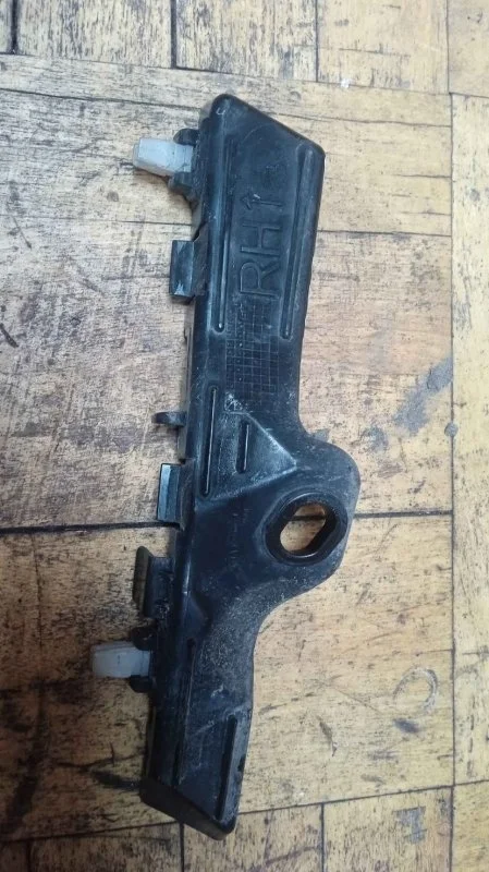 Кронштейн бампера Kia Sorento 2009-2020 XM