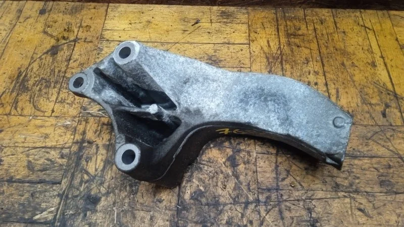 Кронштейн двигателя Mercedes-Benz A-Class 2004-2012 W169