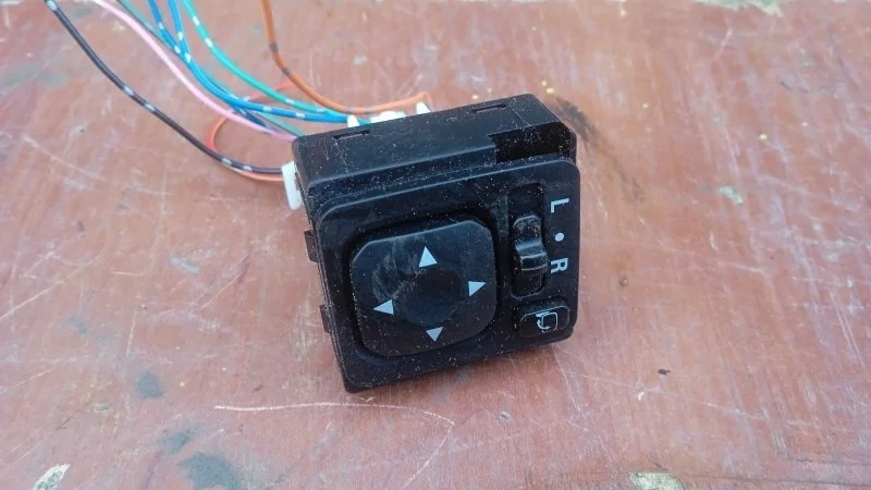 Блок управления зеркалами Mitsubishi Grandis 2004-2010 NA