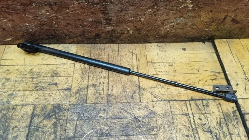 Амортизатор капота Kia Sorento 2003-2009 (JC)