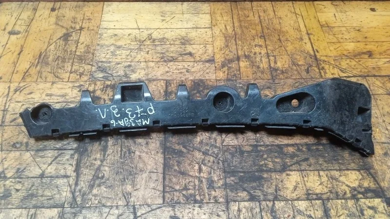 Кронштейн бампера Mazda 6 2013- GJ