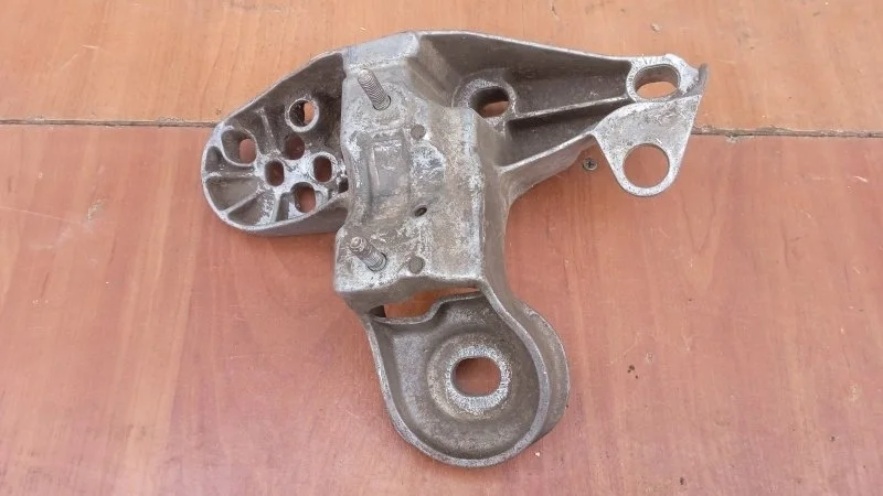 Кронштейн опоры двигателя Audi A6 1997-2004 C5