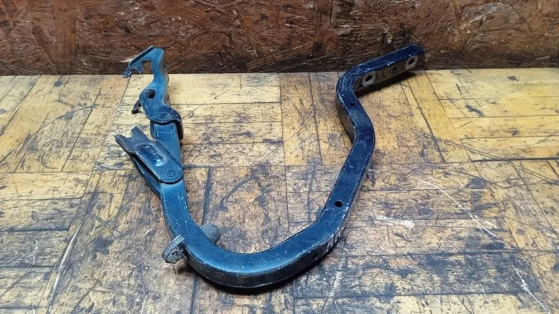 Петля крышки багажника Hyundai Accent 2 2000-2012