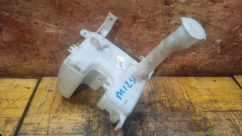 Бачок омывателя Mitsubishi Lancer 9 2003-2008