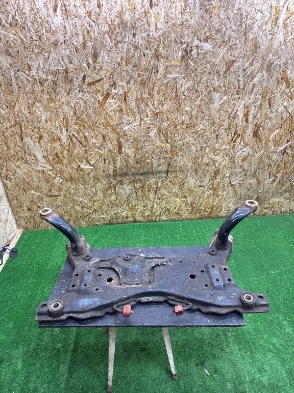 Балка подмоторная (подрамник) Ford Focus 2008-2011