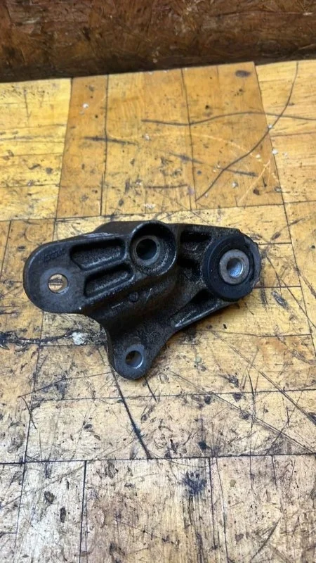 Кронштейн кпп Ford Focus 2008-2011