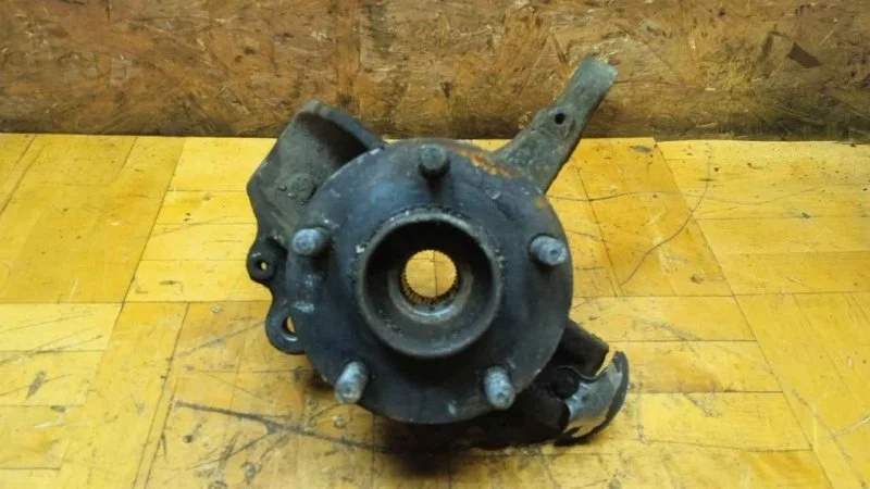 Кулак поворотный Ford Focus 2008-2011