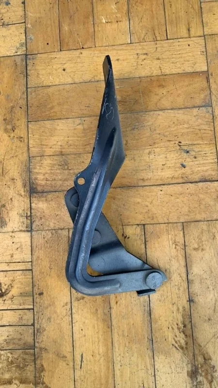 Петля капота Ford Focus 2008-2011