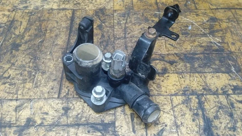 Фланец системы охлаждения Ford Focus 2008-2011