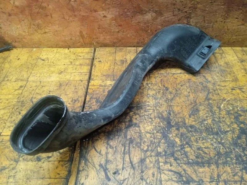 Воздухозаборник Opel Astra 2010-2018 J