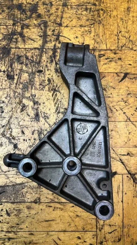 Кронштейн опоры двигателя Opel Astra 1998-2005 G