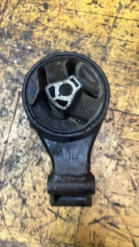 Опора двигателя Opel Astra 2010-2018 J