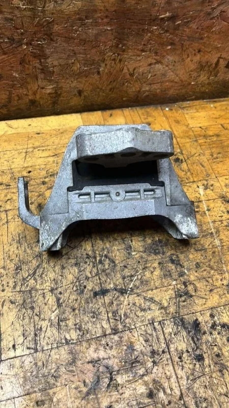 Опора двигателя Opel Astra 2010-2018 J