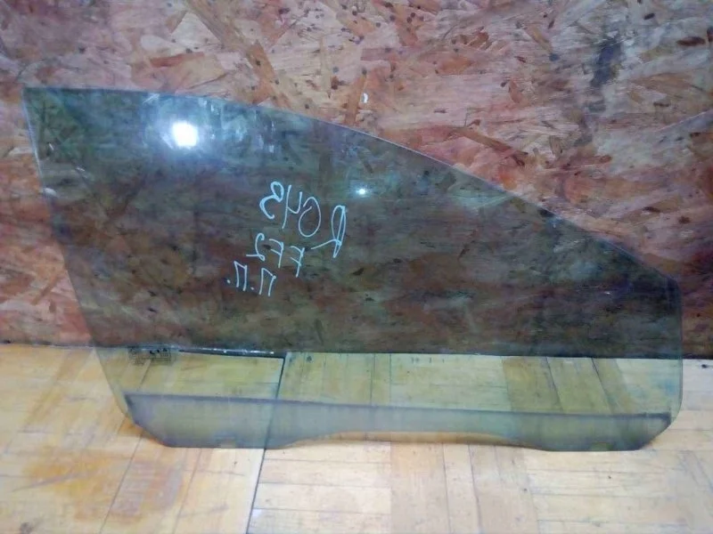 Стекло двери Ford Focus 2005-2008