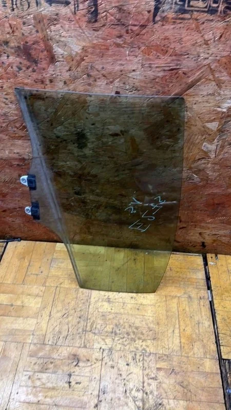 Стекло двери Honda Civic 2006-2012 4D