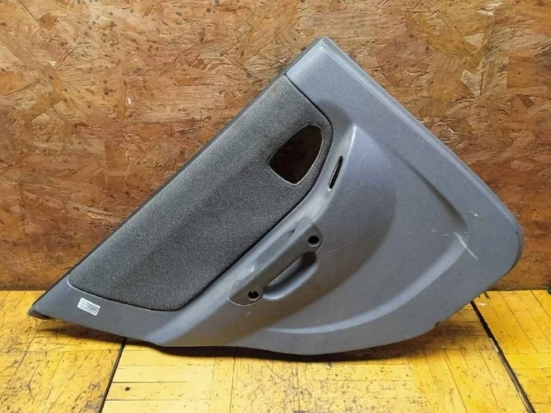Обшивка двери Hyundai Accent 2 2000-2012 .5 G4EC