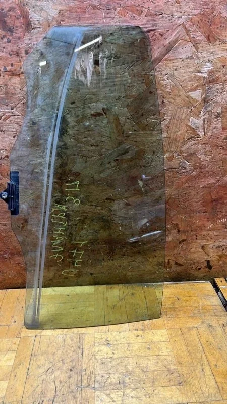 Стекло двери Hyundai Elantra 2011-2016