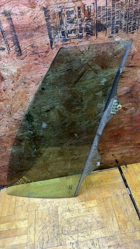 Стекло двери Kia ceed