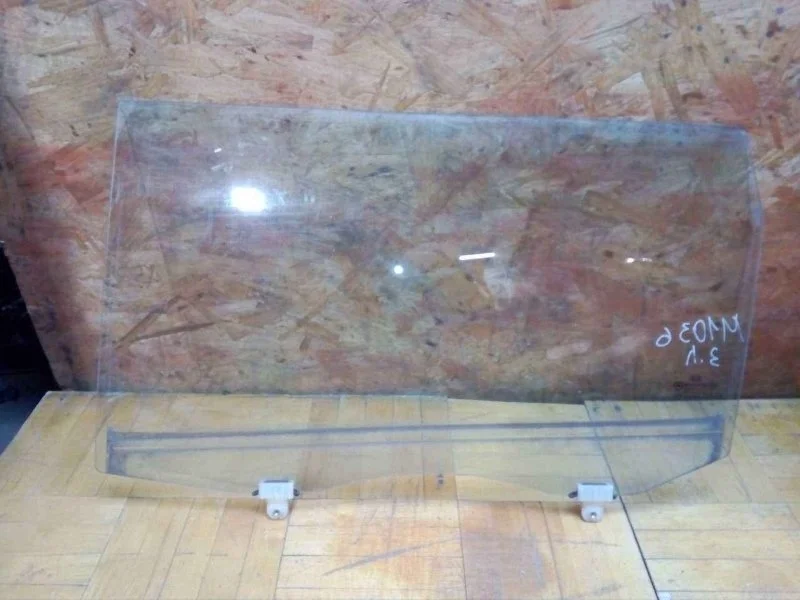 Стекло двери Kia Soul 2009-2014