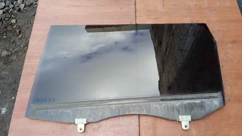 Стекло двери Kia Soul 2009-2014