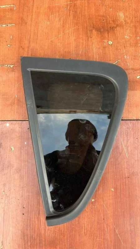 Стекло кузовное глухое Kia Soul 2009-2014