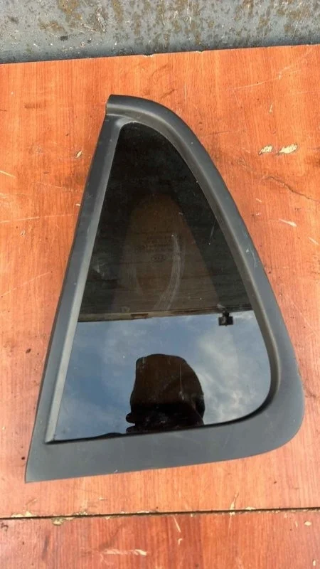 Стекло кузовное глухое Kia Soul 2009-2014