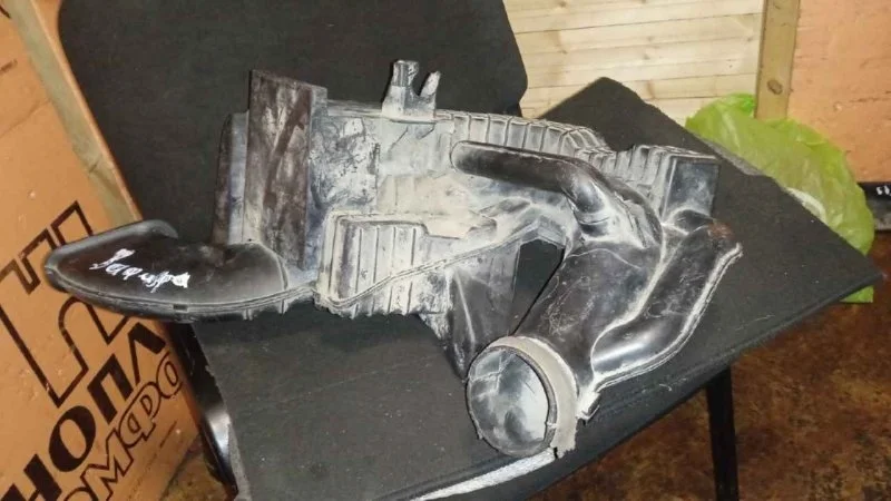 Резонатор воздушного фильтра Mazda 3 BK