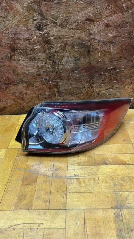 Фонарь наружный Mazda 3 2009-2013 BL