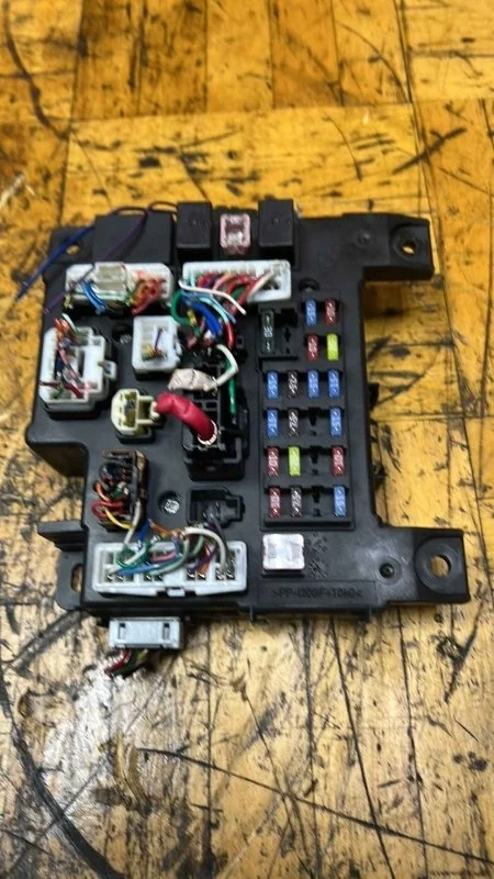 Блок предохранителей Mitsubishi Outlander 2006-2012 CW