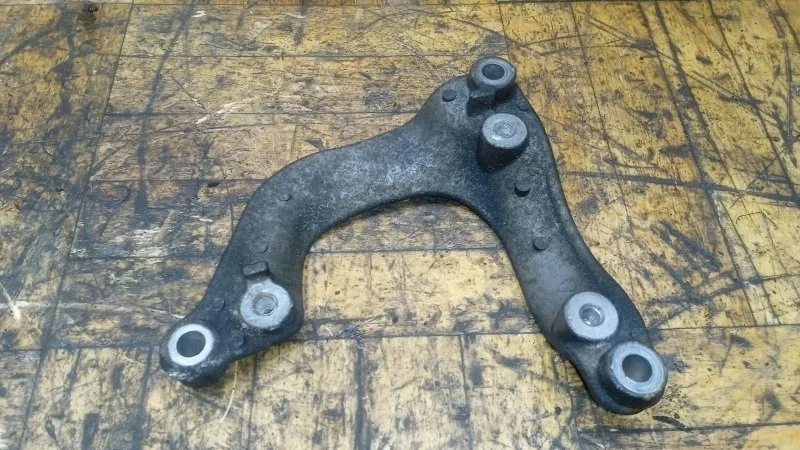 Кронштейн кондиционера Mitsubishi Outlander CW