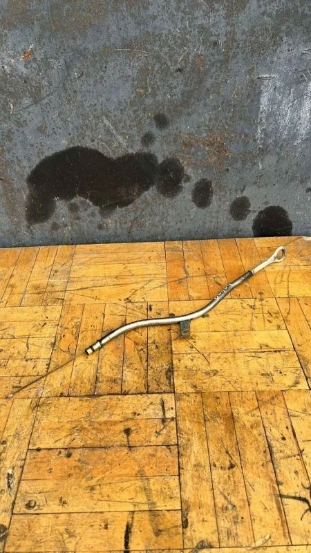 Направляющая масляного щупа Mitsubishi Delica